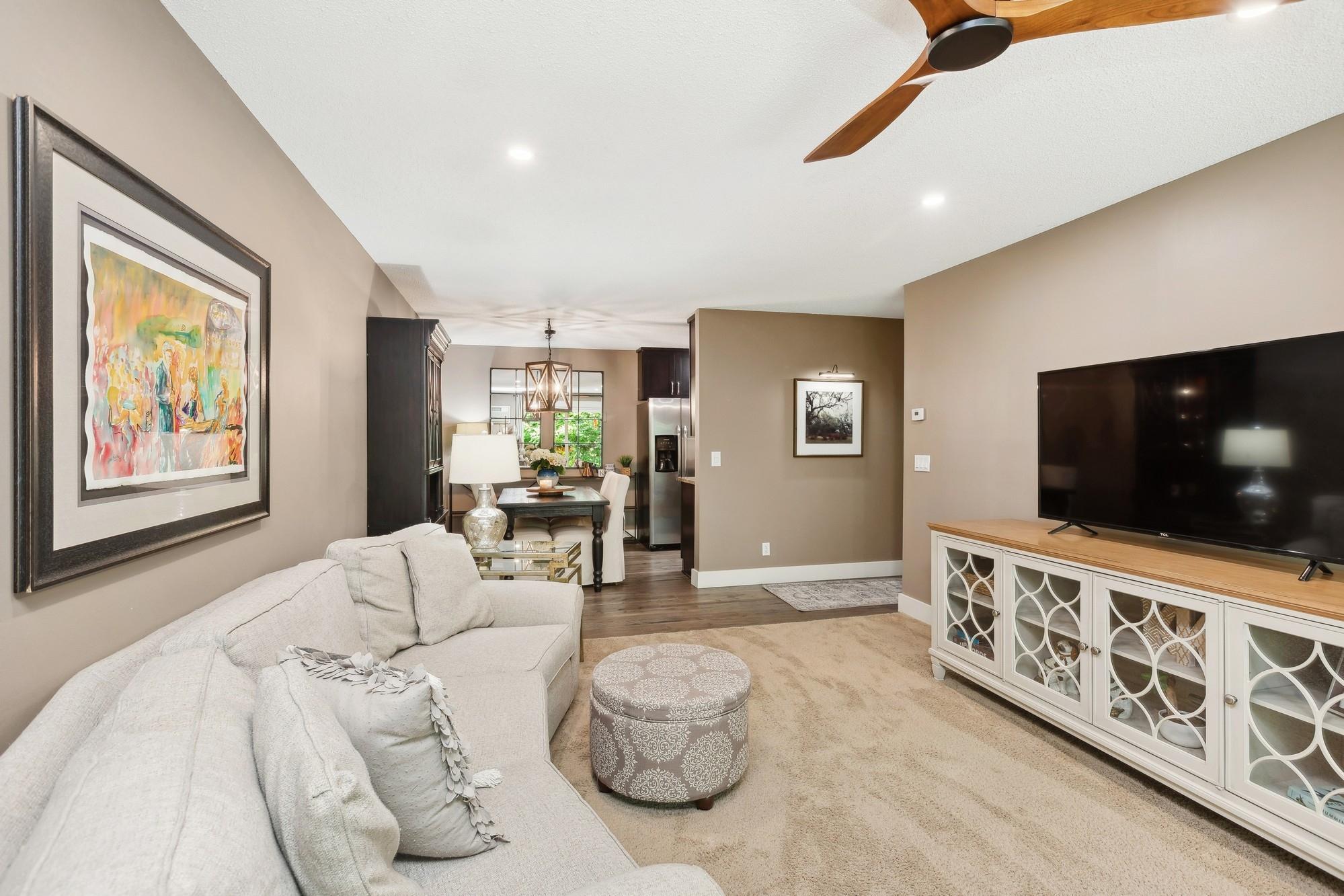 215 Barry Avenue S Unit: 306