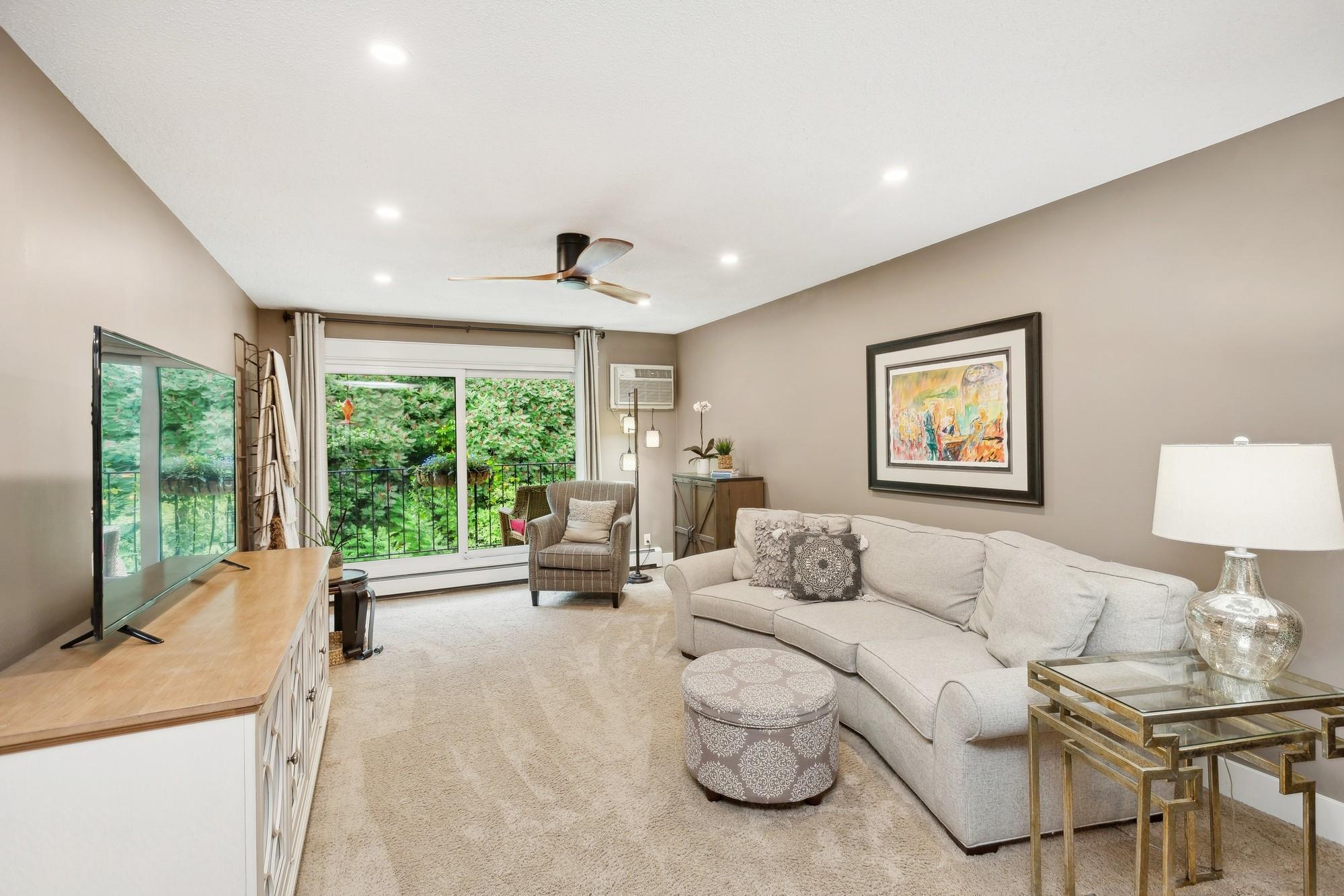 215 Barry Avenue S Unit: 306