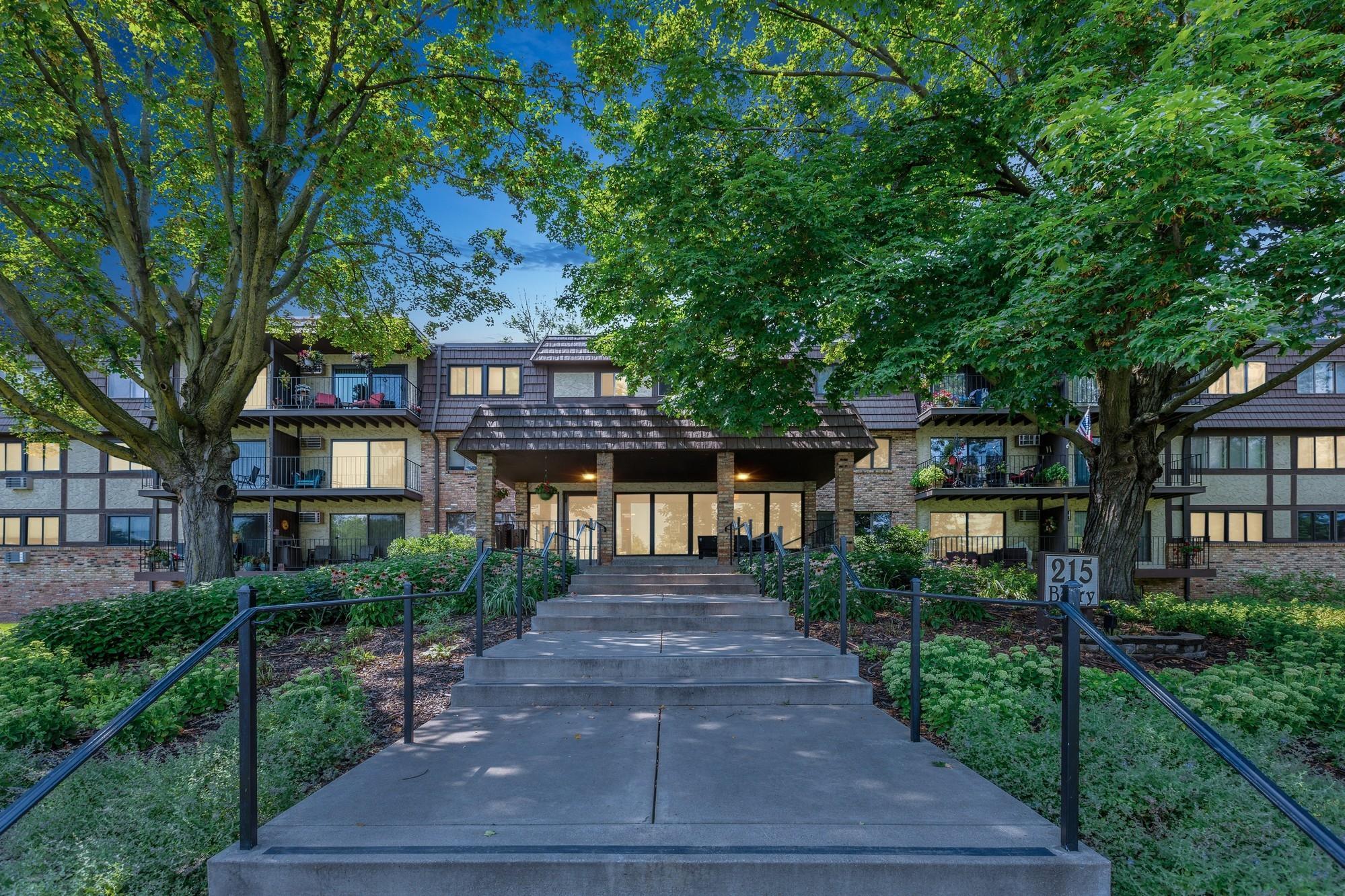 215 Barry Avenue S Unit: 306