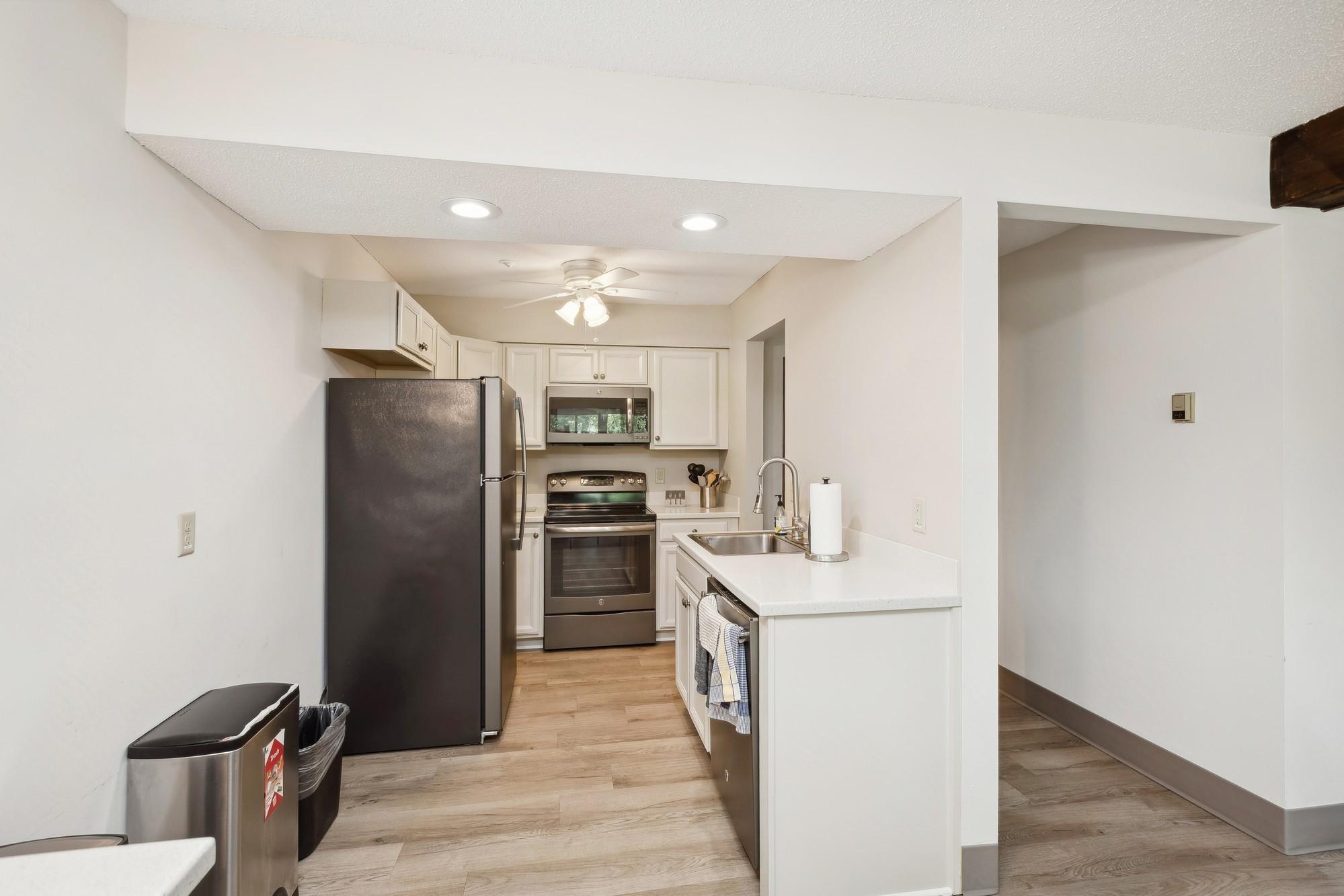 215 Barry Avenue S Unit: 306