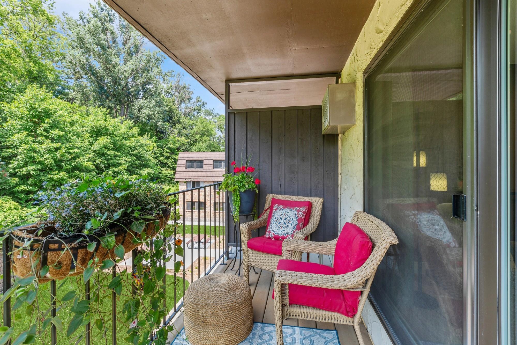 215 Barry Avenue S Unit: 306
