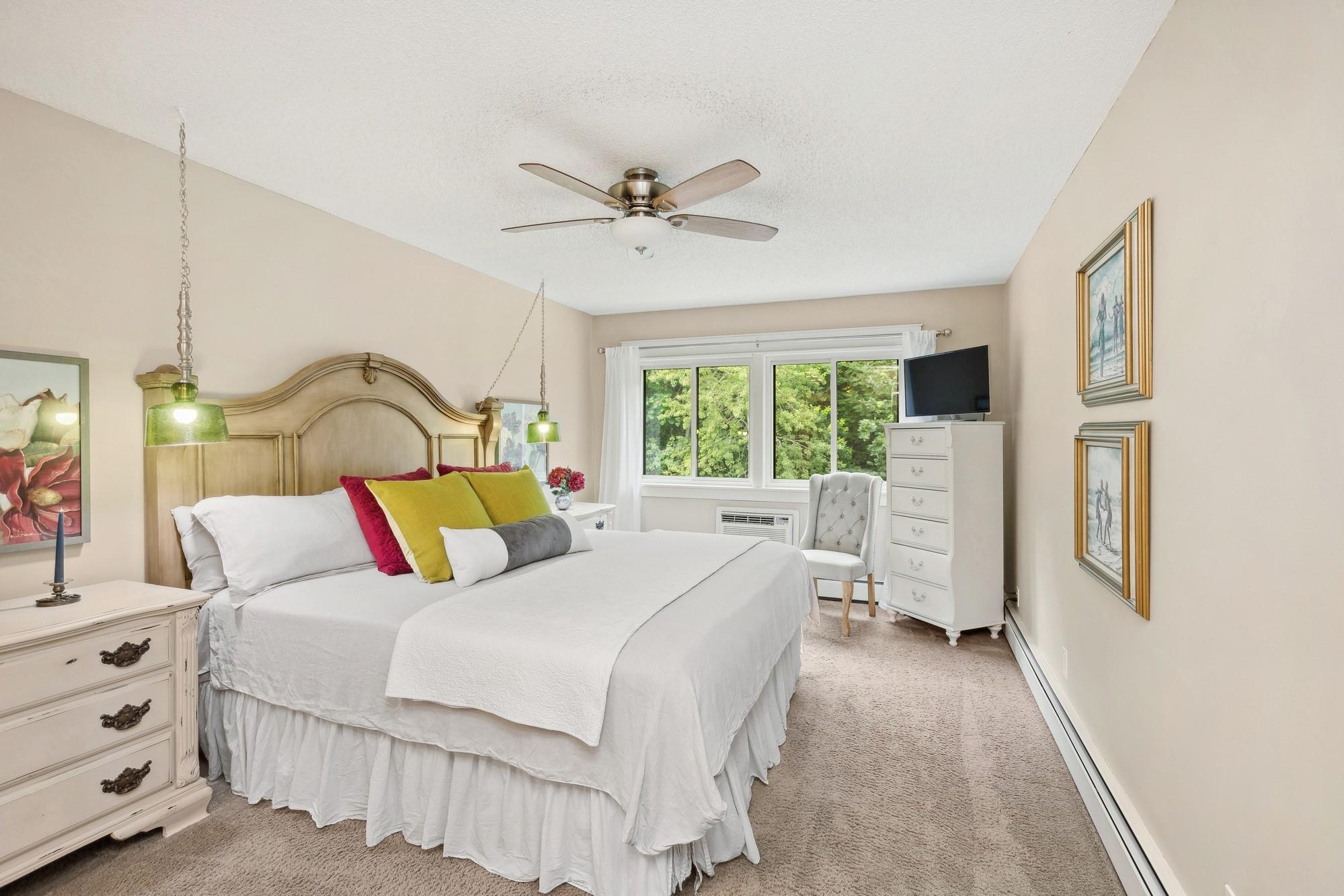 215 Barry Avenue S Unit: 306