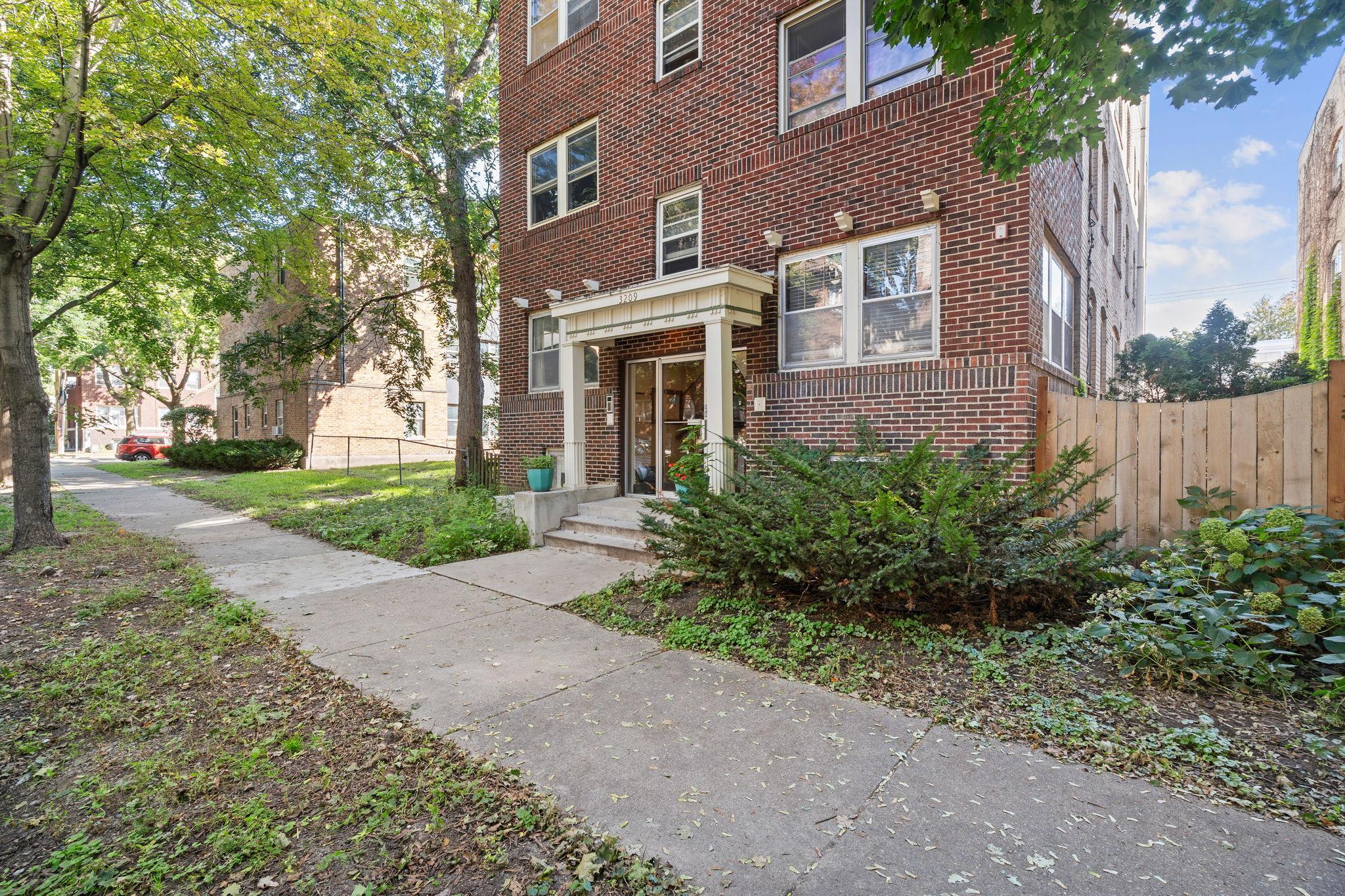 3209 Girard Avenue S Unit: 2