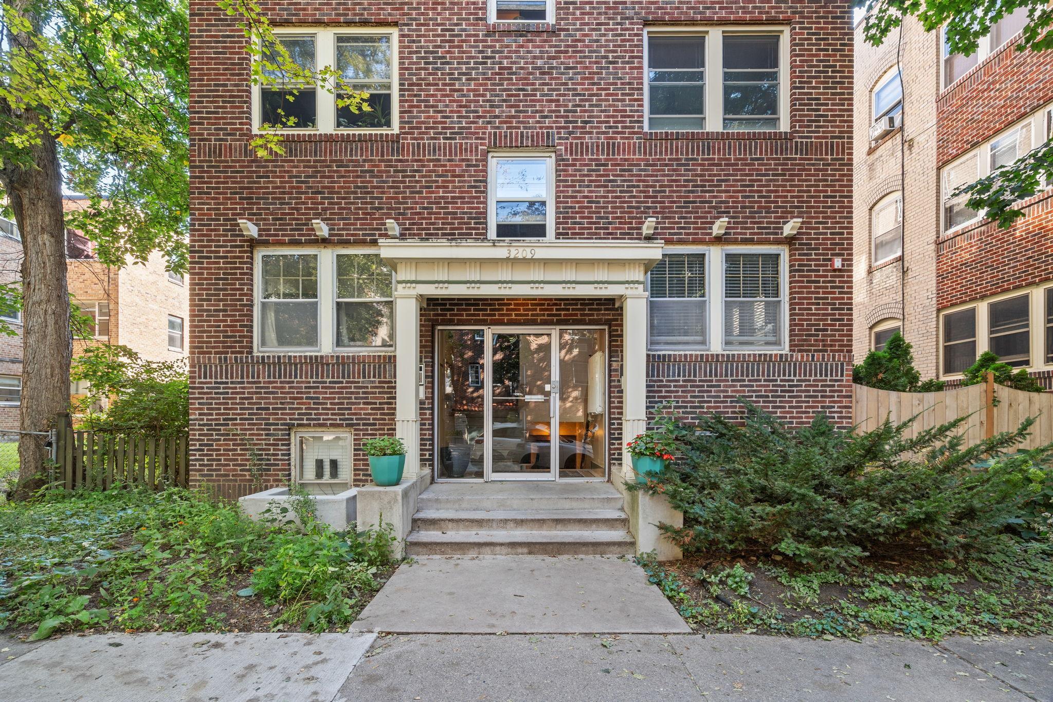 3209 Girard Avenue S Unit: 2