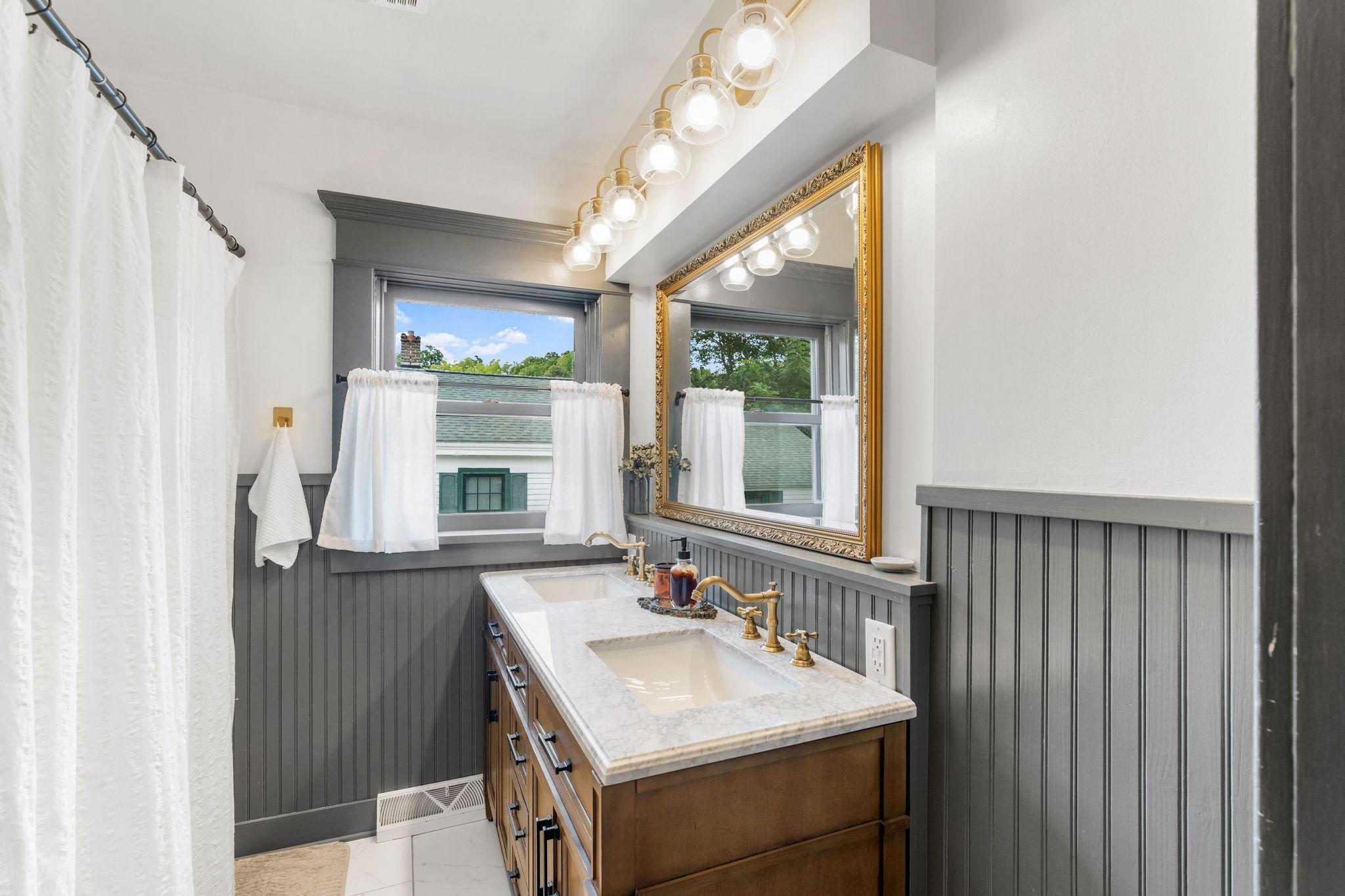 511 W 7th Street