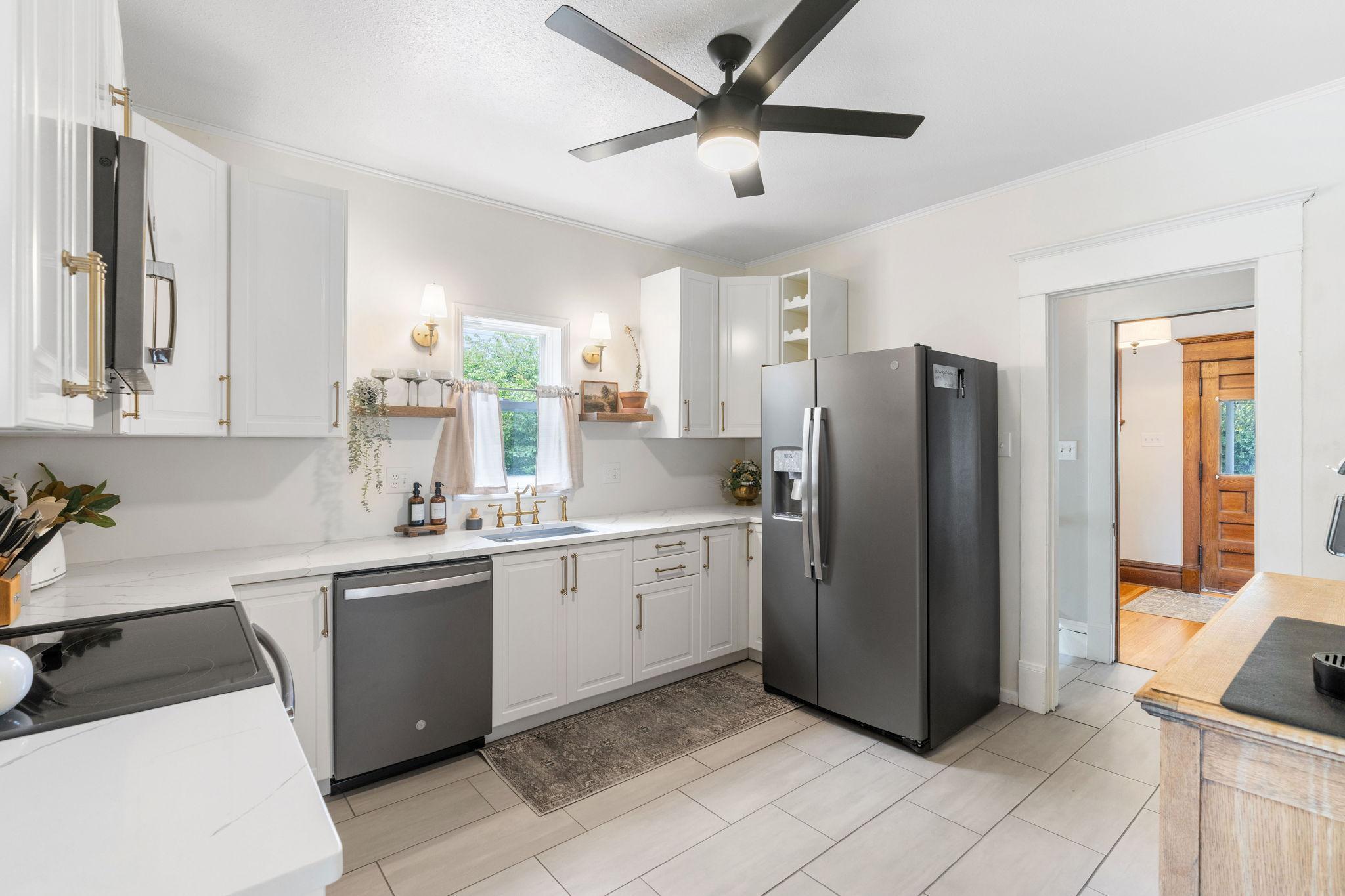 511 W 7th Street