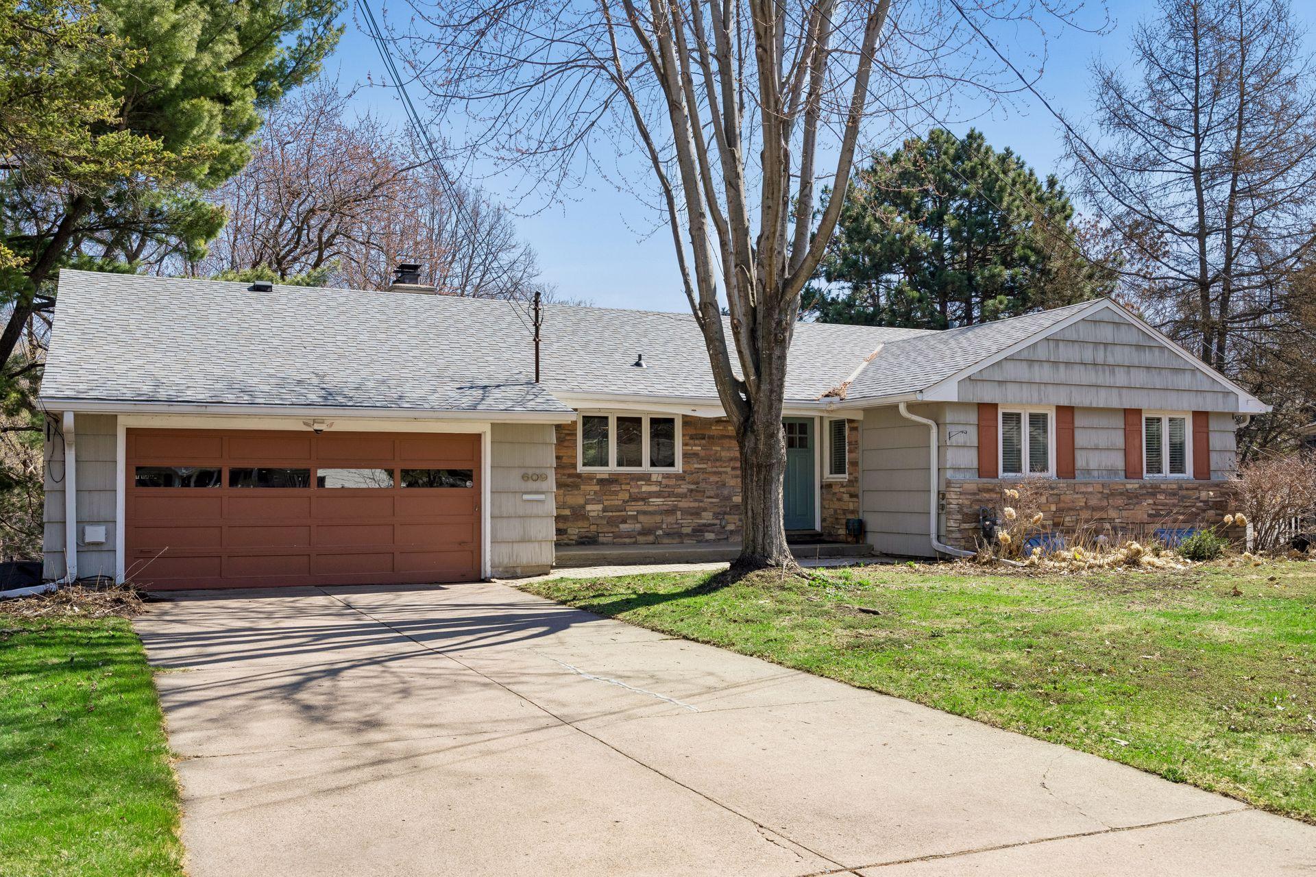 609 Waterman Circle