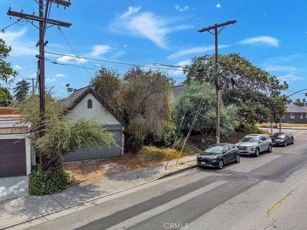802 S Cochran Avenue