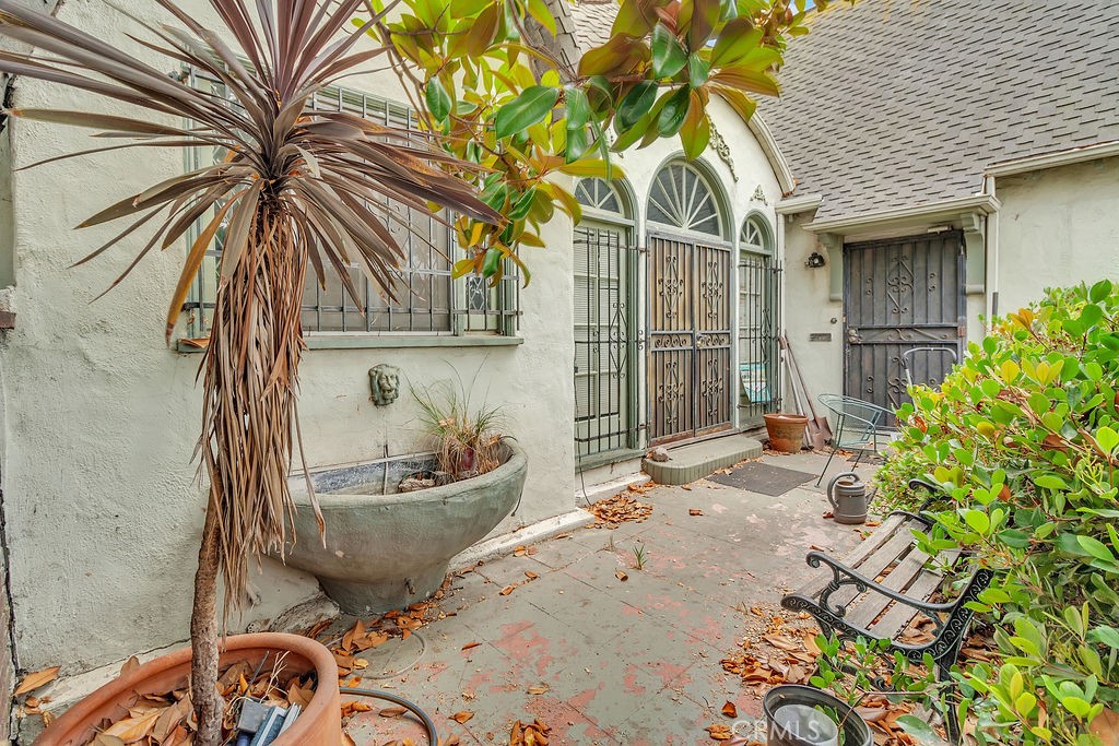 802 S Cochran Avenue