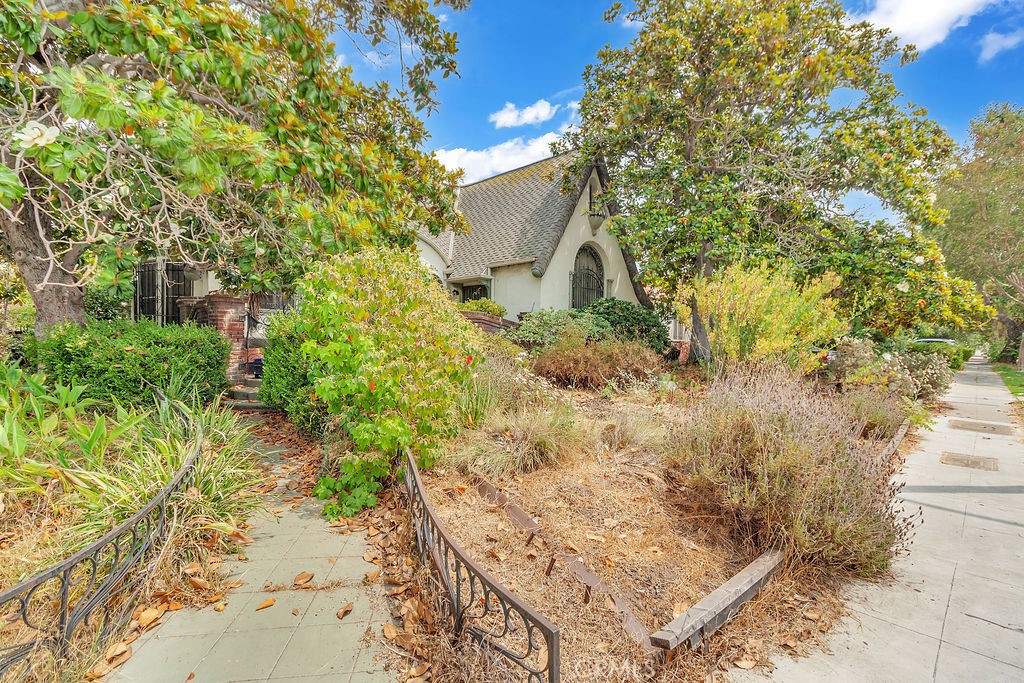 802 S Cochran Avenue