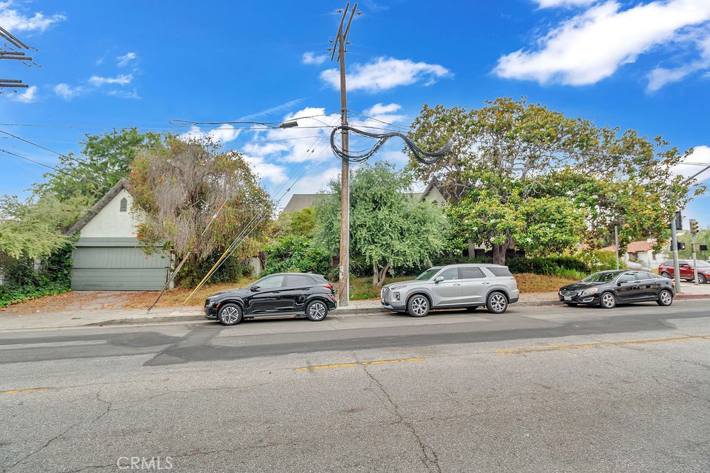 802 S Cochran Avenue