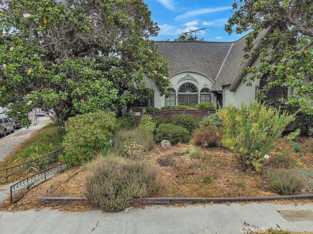 802 S Cochran Avenue