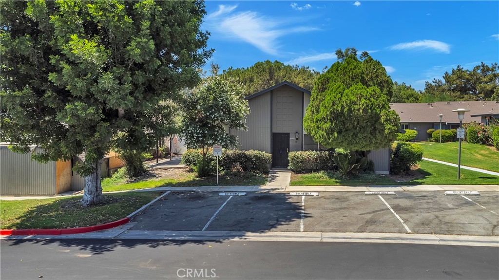 6103 Avenue Juan Diaz