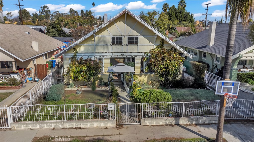 2041 W 29th Place