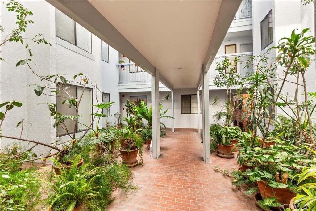 7505 Hampton Avenue 4