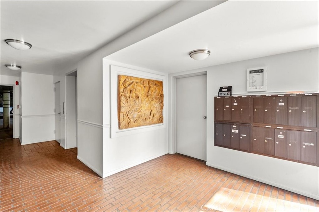 7505 Hampton Avenue 4