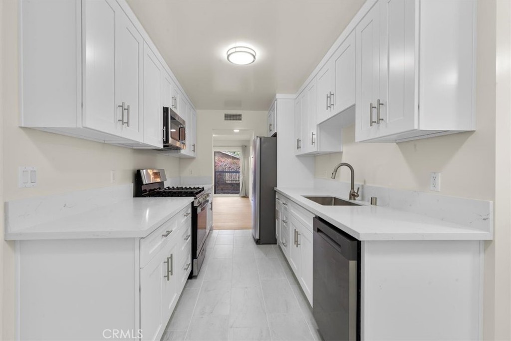 7505 Hampton Avenue 4