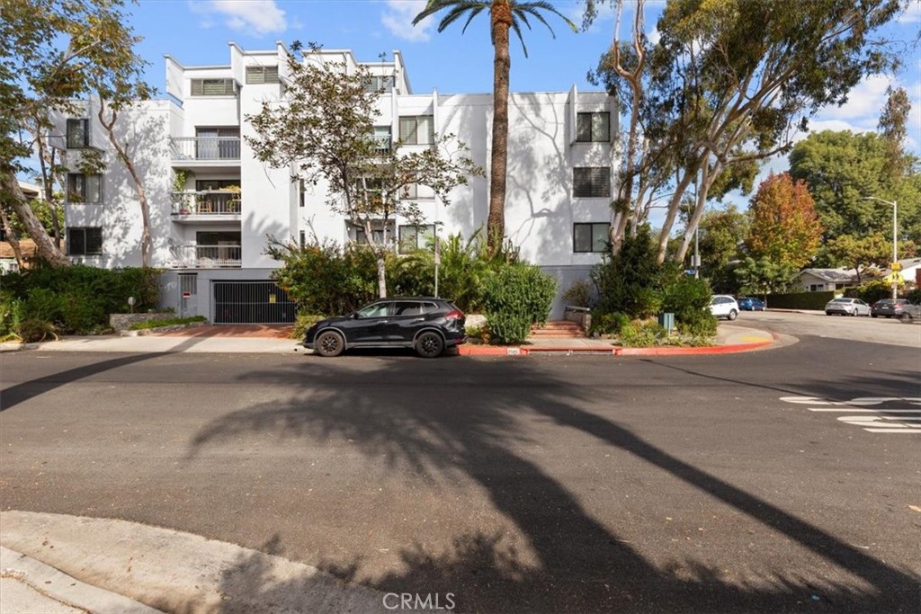 7505 Hampton Avenue 4