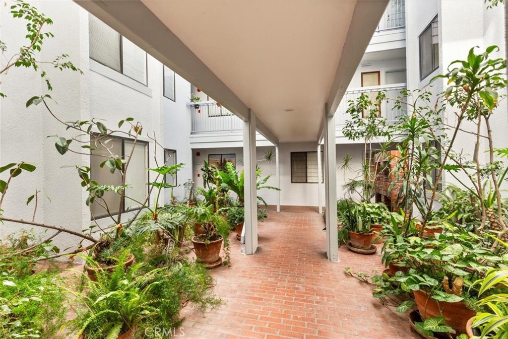 7505 Hampton Avenue 4