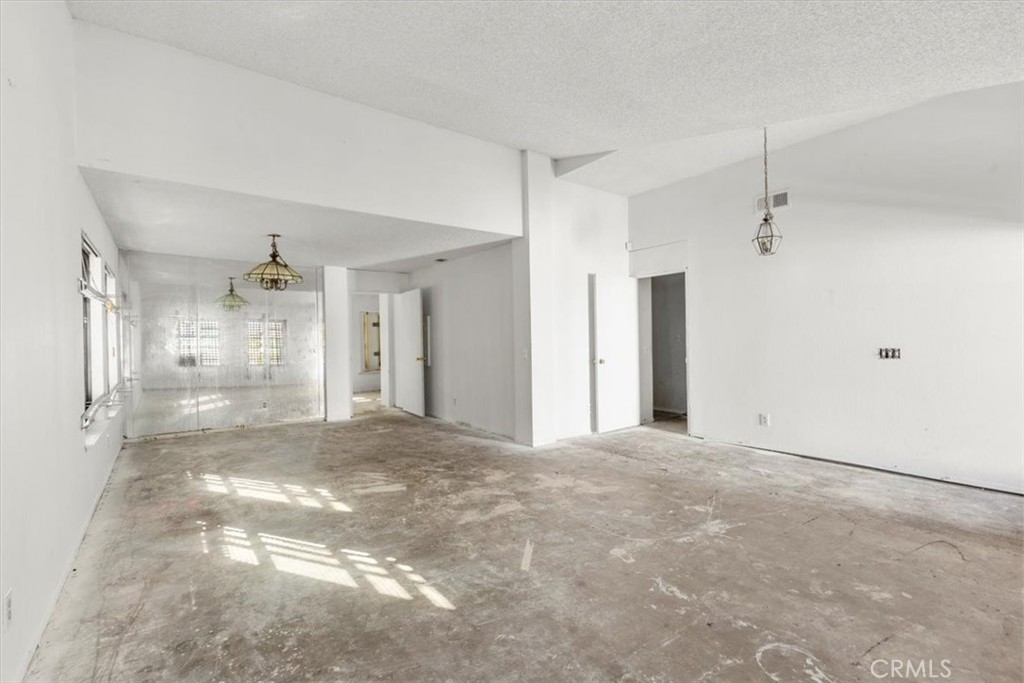 13511 Mountain Drive