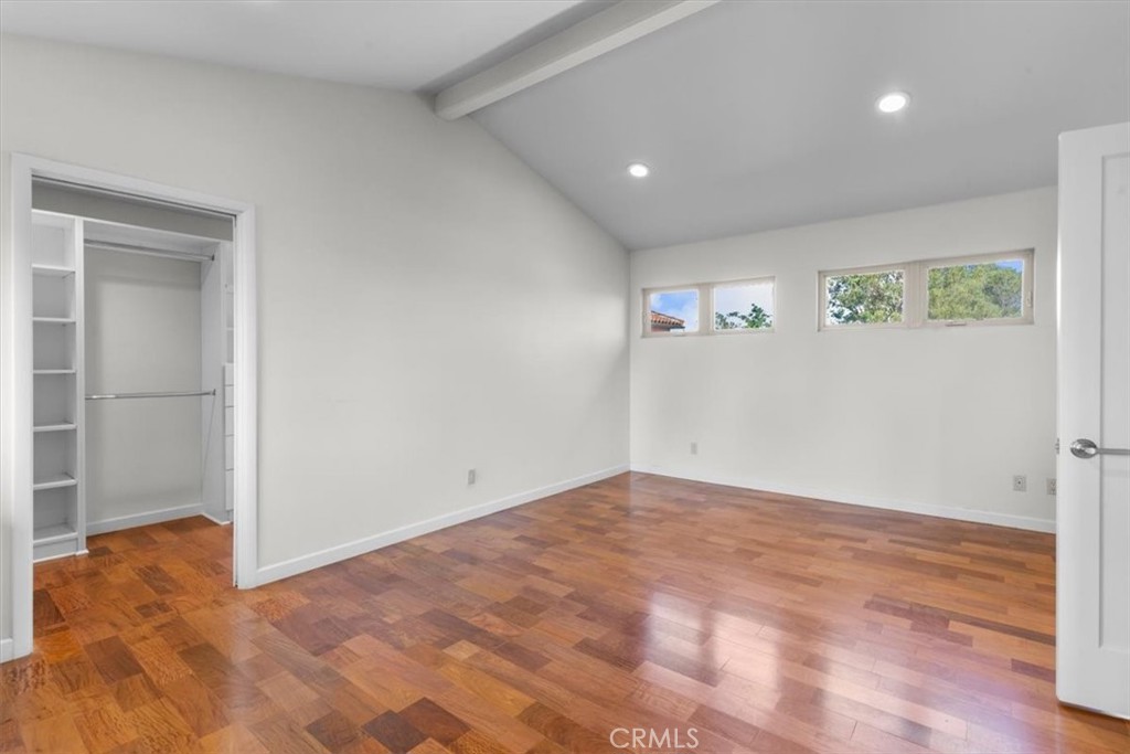 2377 Silver Ridge Avenue