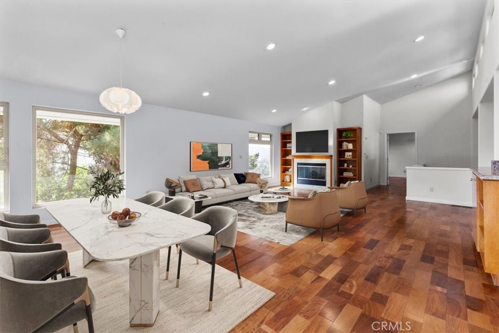 2377 Silver Ridge Avenue