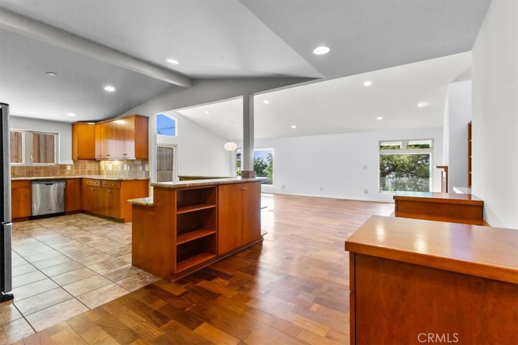 2377 Silver Ridge Avenue