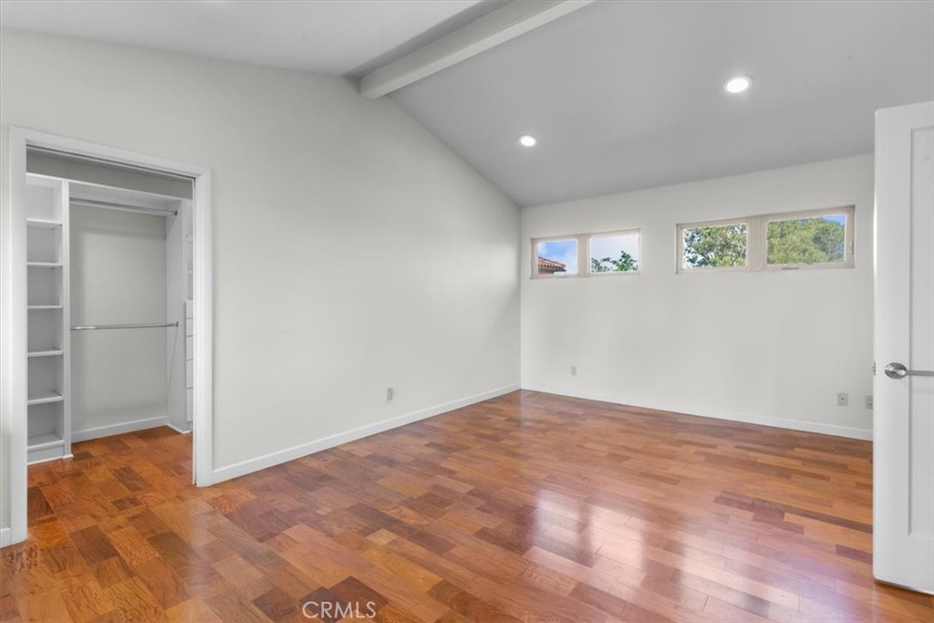 2377 Silver Ridge Avenue