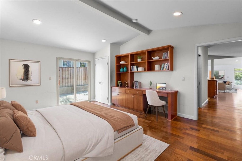 2377 Silver Ridge Avenue