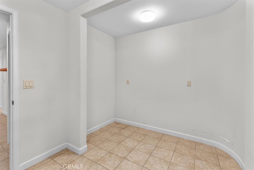 2377 Silver Ridge Avenue
