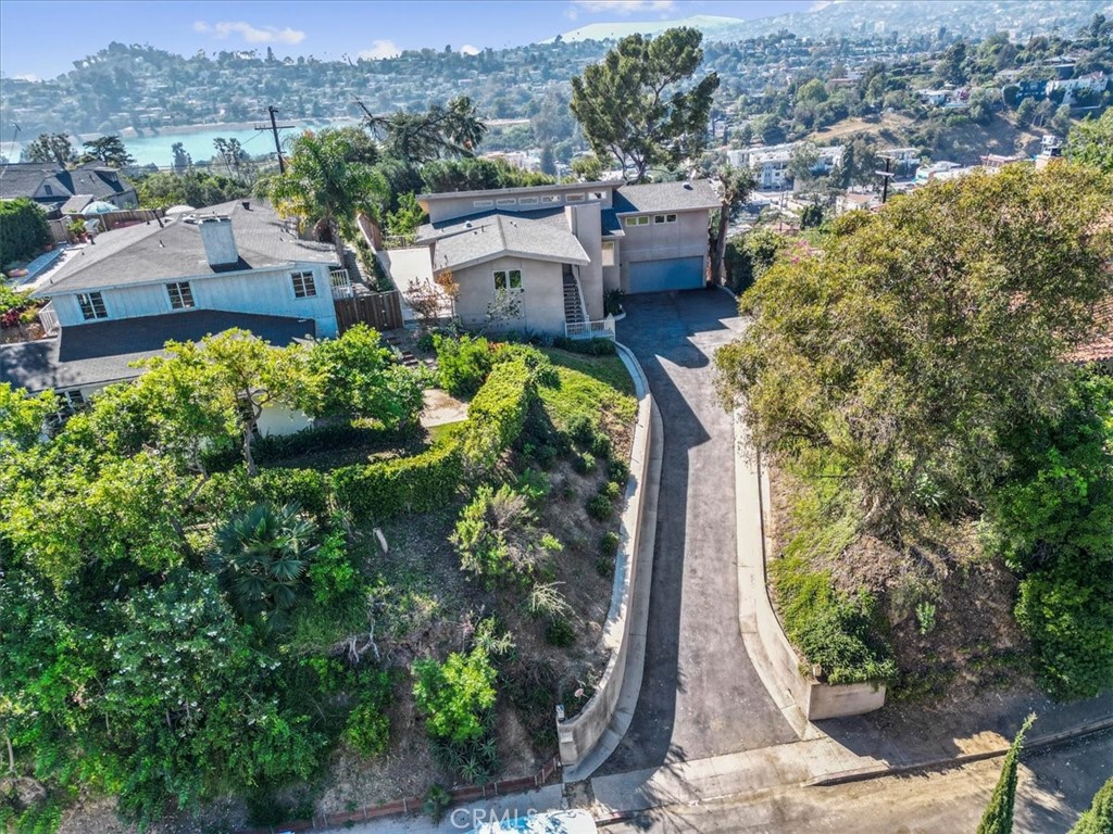 2377 Silver Ridge Avenue