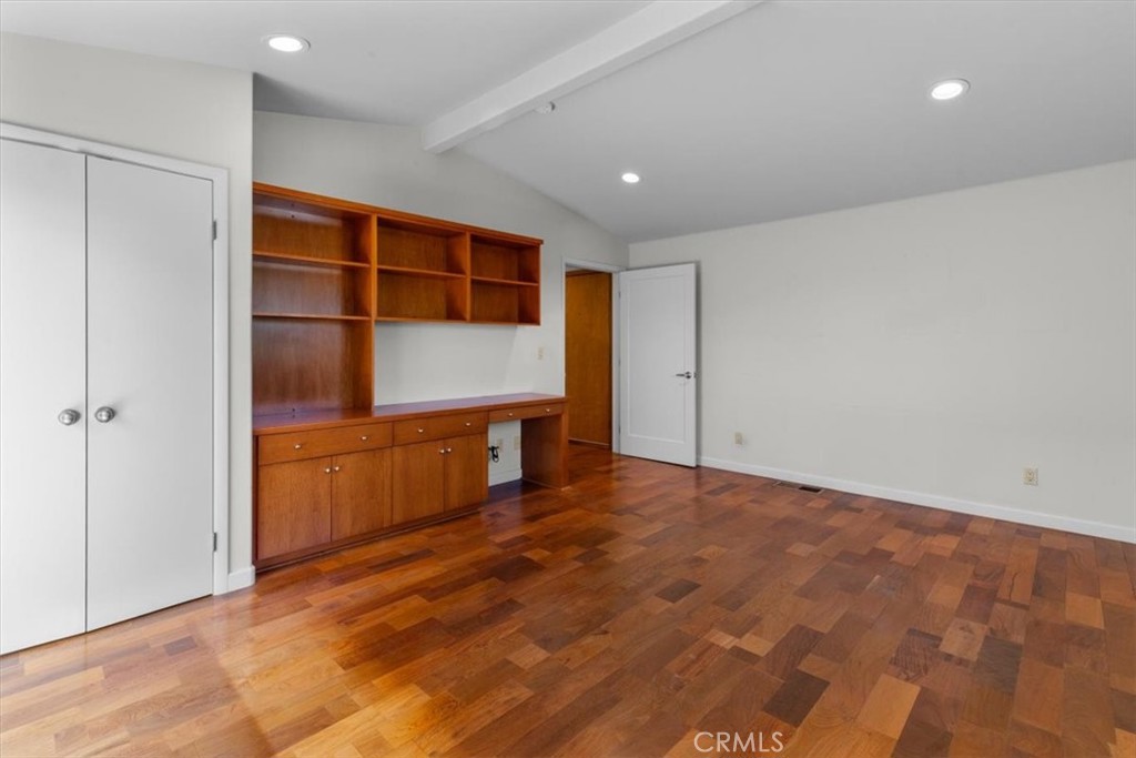 2377 Silver Ridge Avenue