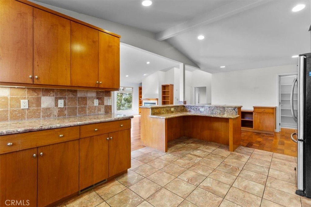 2377 Silver Ridge Avenue