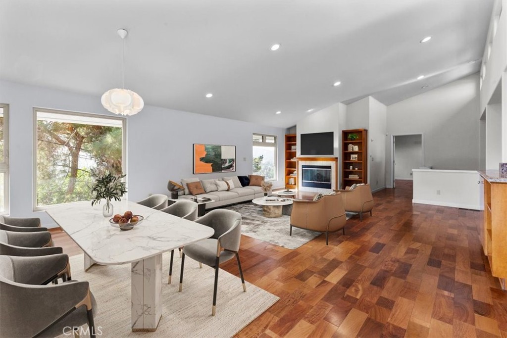 2377 Silver Ridge Avenue