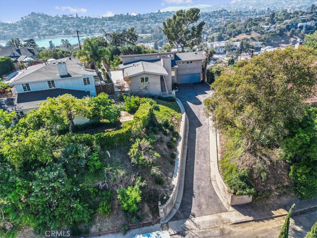 2377 Silver Ridge Avenue