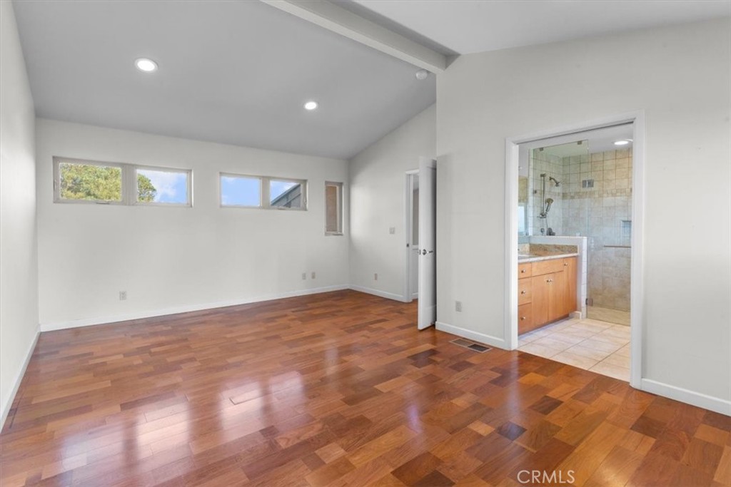 2377 Silver Ridge Avenue