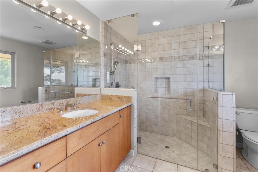 2377 Silver Ridge Avenue