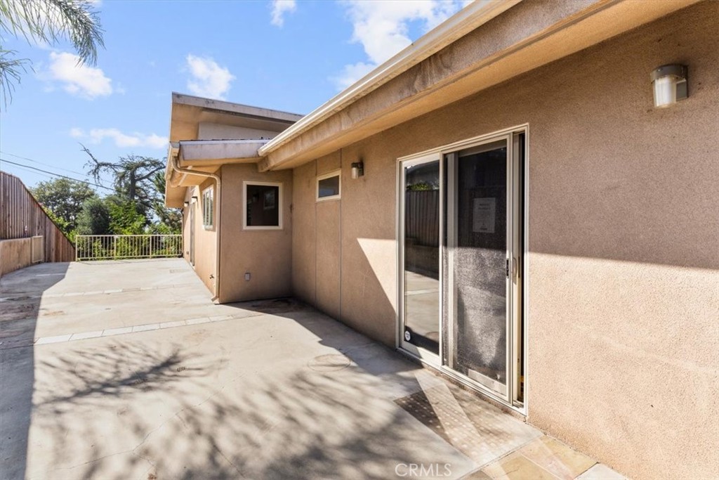 2377 Silver Ridge Avenue