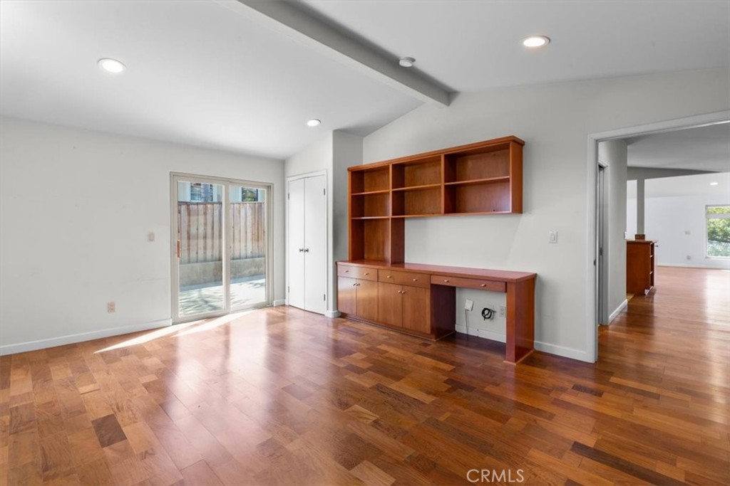 2377 Silver Ridge Avenue