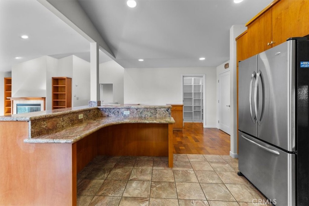 2377 Silver Ridge Avenue