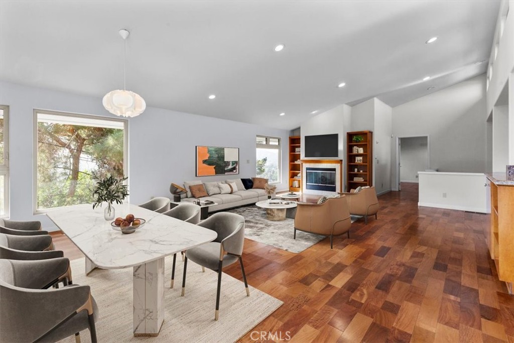 2377 Silver Ridge Avenue