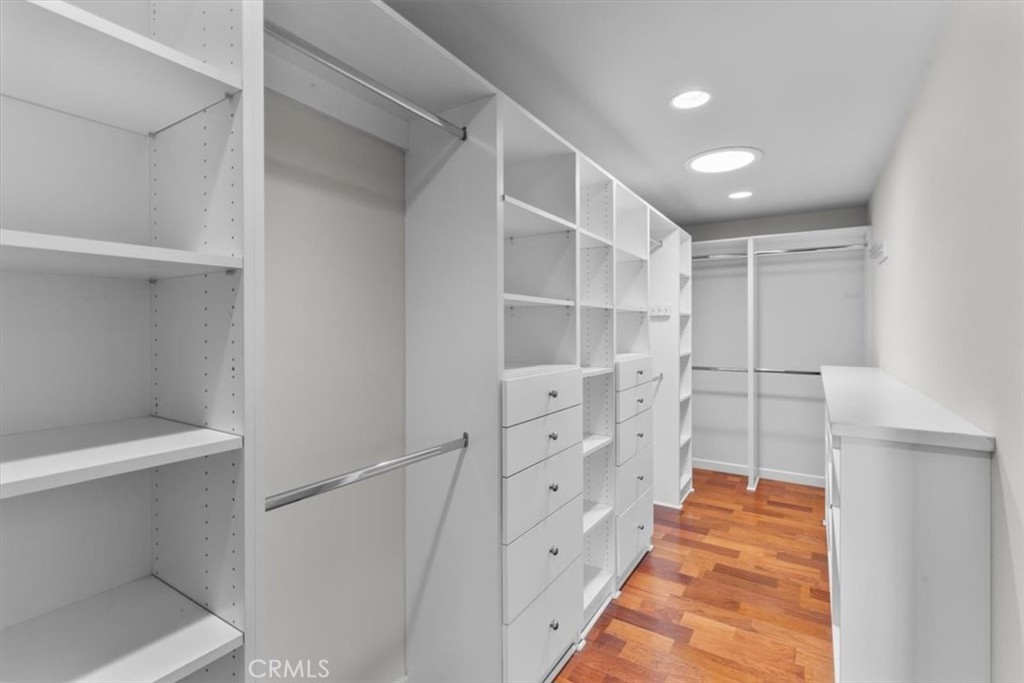 2377 Silver Ridge Avenue