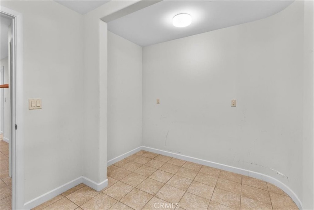 2377 Silver Ridge Avenue