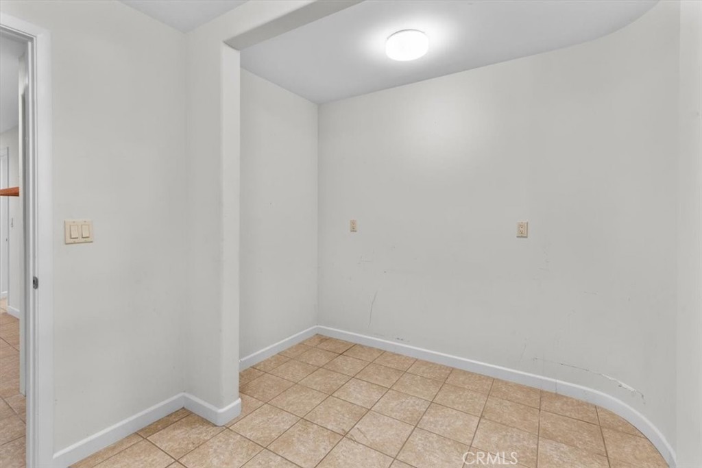 2377 Silver Ridge Avenue