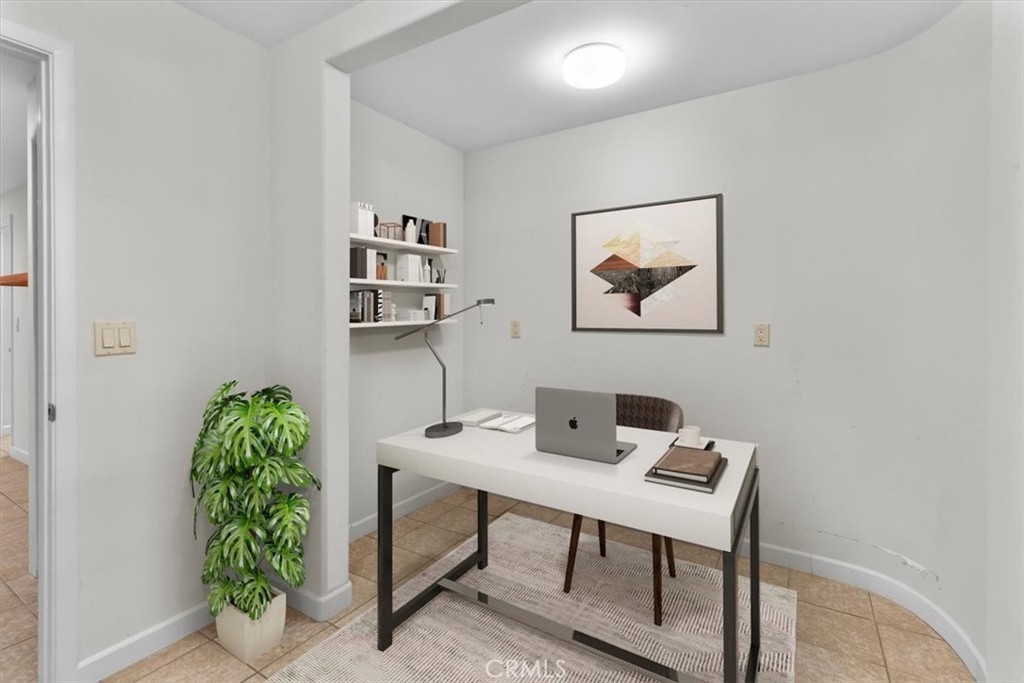 2377 Silver Ridge Avenue