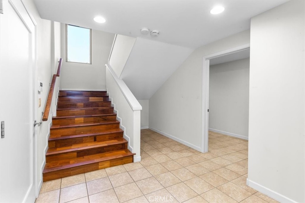 2377 Silver Ridge Avenue