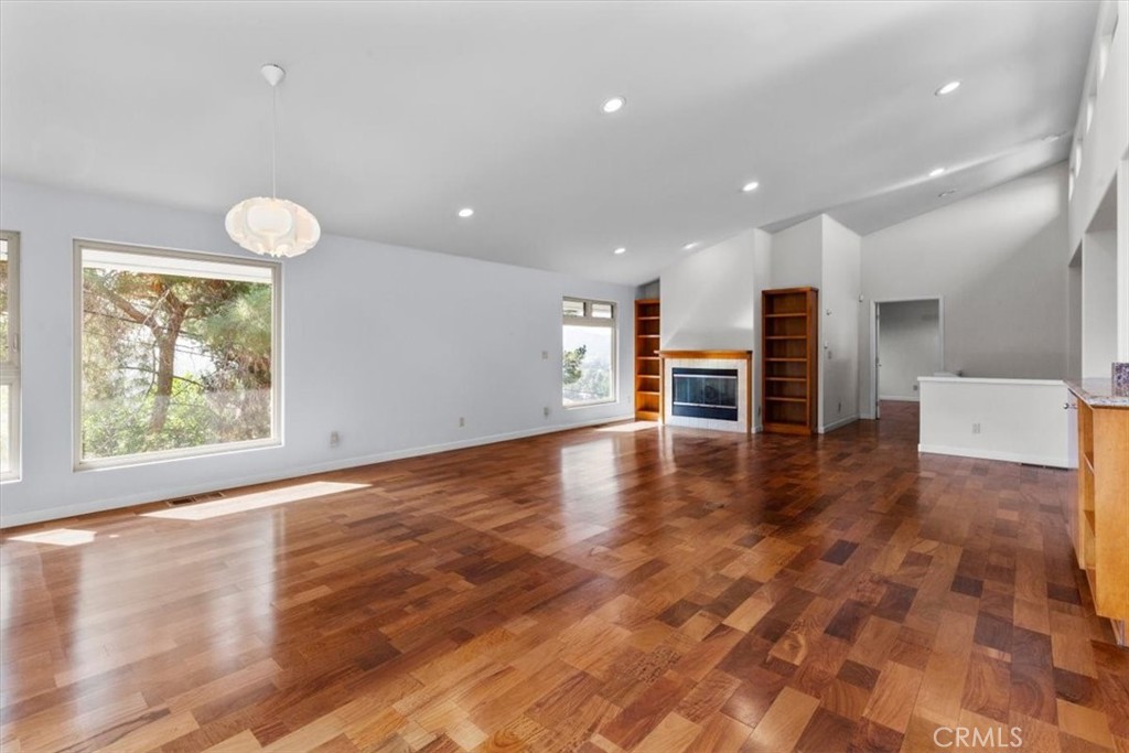 2377 Silver Ridge Avenue