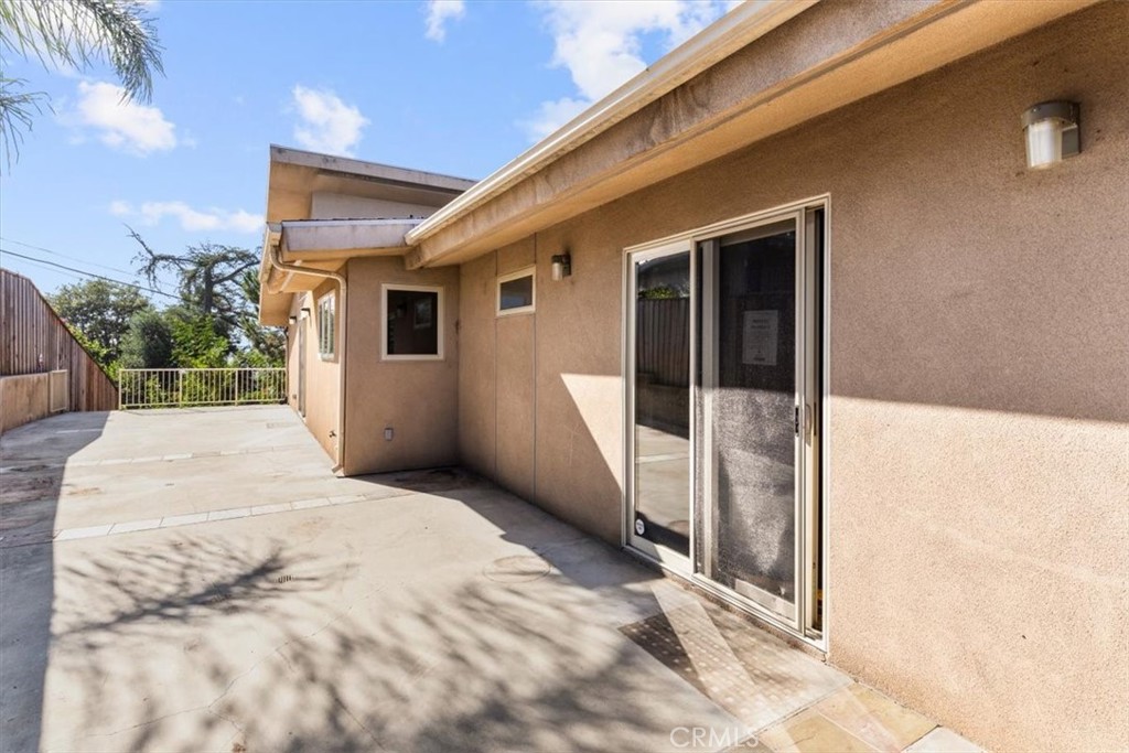2377 Silver Ridge Avenue