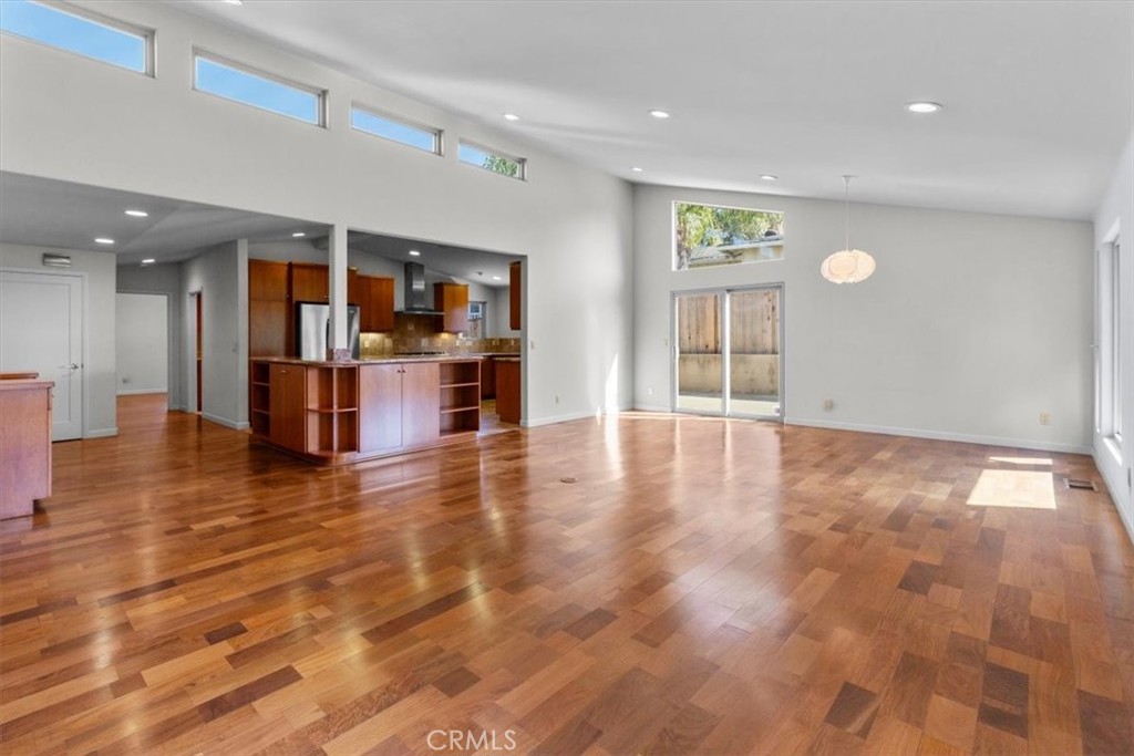 2377 Silver Ridge Avenue