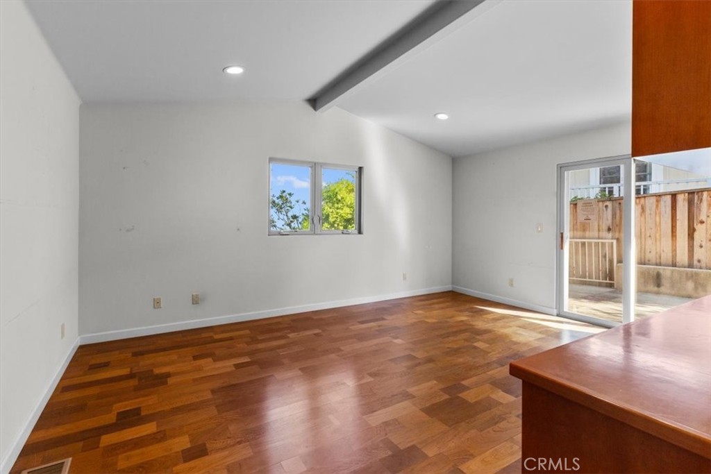 2377 Silver Ridge Avenue